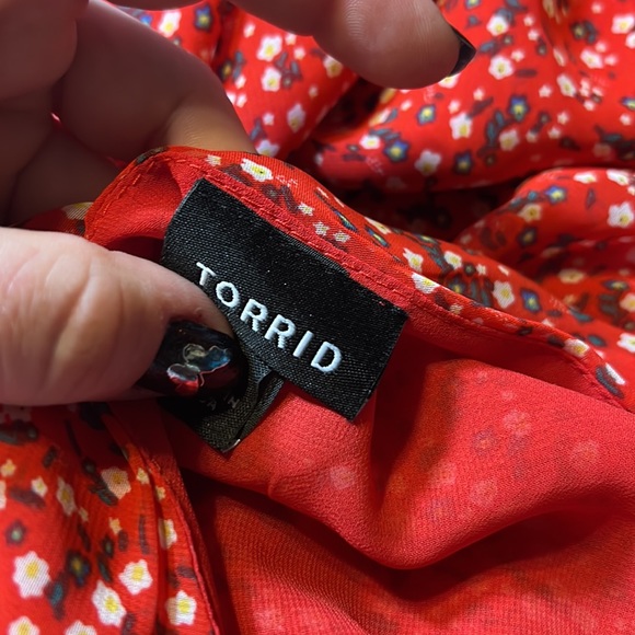 Torrid Plus Size Red Floral Chiffon Swing Cami - Picture 3 of 5
